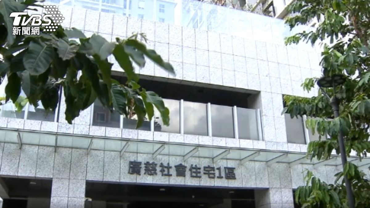 以為被超車! 新手爸媽嘆社宅候補不透明。(圖/TVBS)