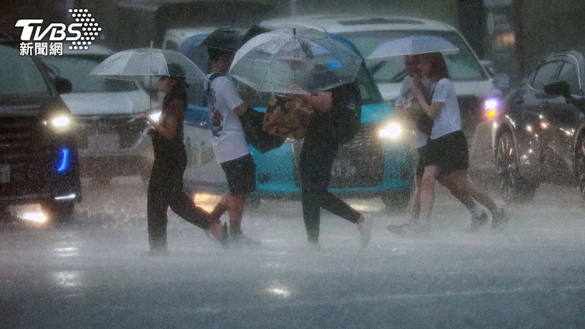 日本入秋後忽冷忽熱，北海道日前遭暴雨轟炸，東京也是一天很涼爽、一天很炎熱，天氣變幻莫測。（圖／達志影像歐新社）