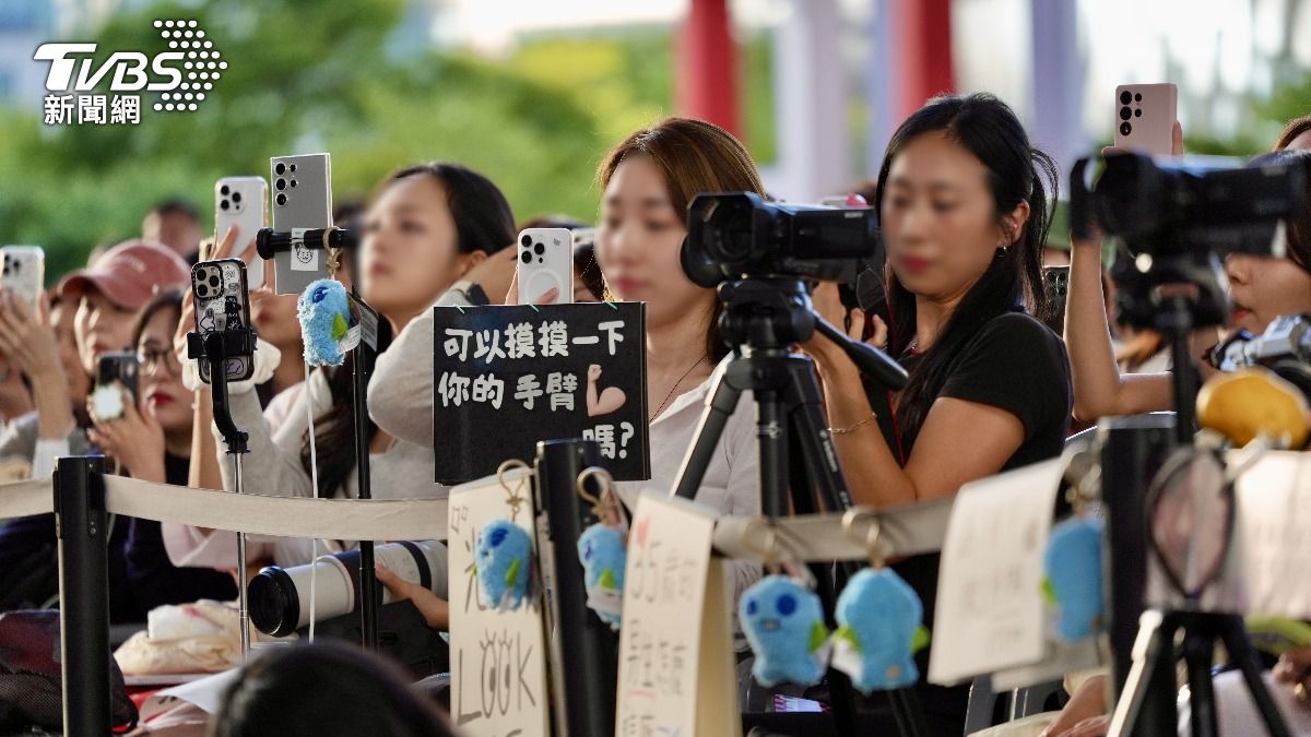 許光漢-許光漢釜山影展-許光漢娃娃-許光漢Fuggler-許光漢牙寶