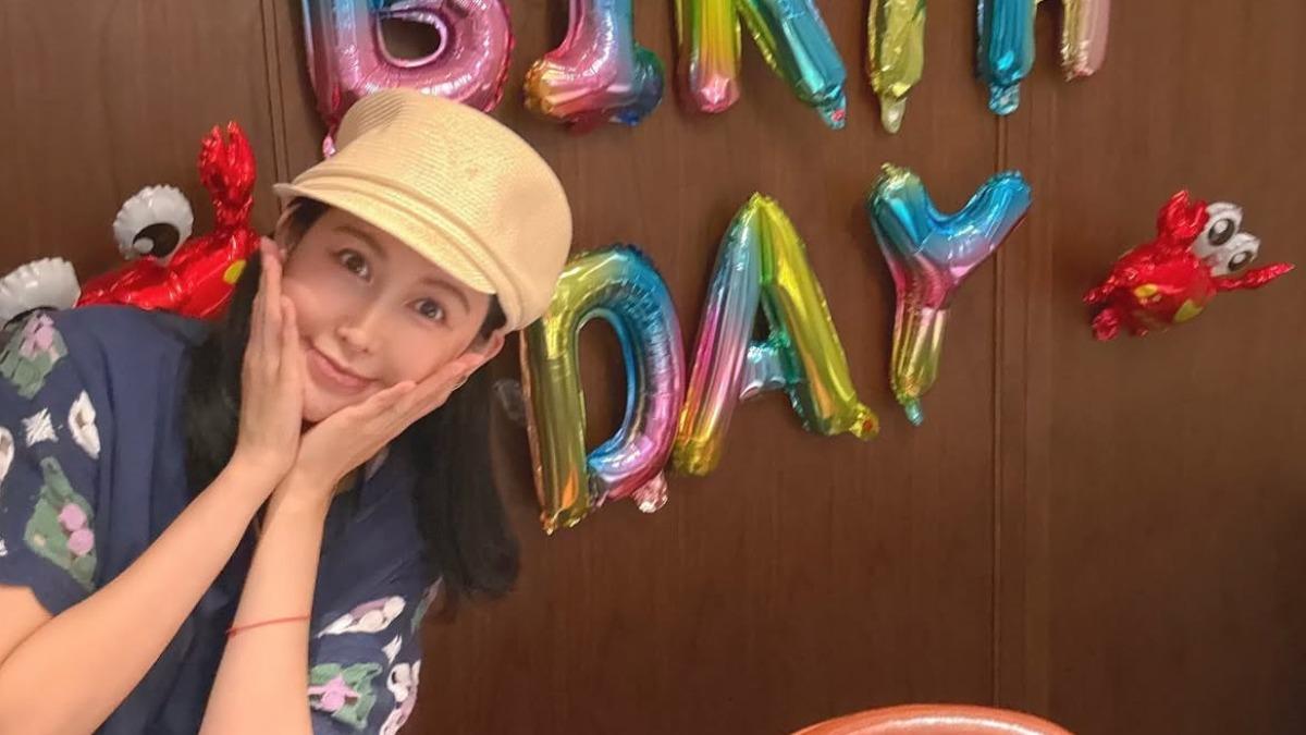 愷樂不擋了!歡慶42歲生日「正臉」全給看 當媽後「這裡」有變化