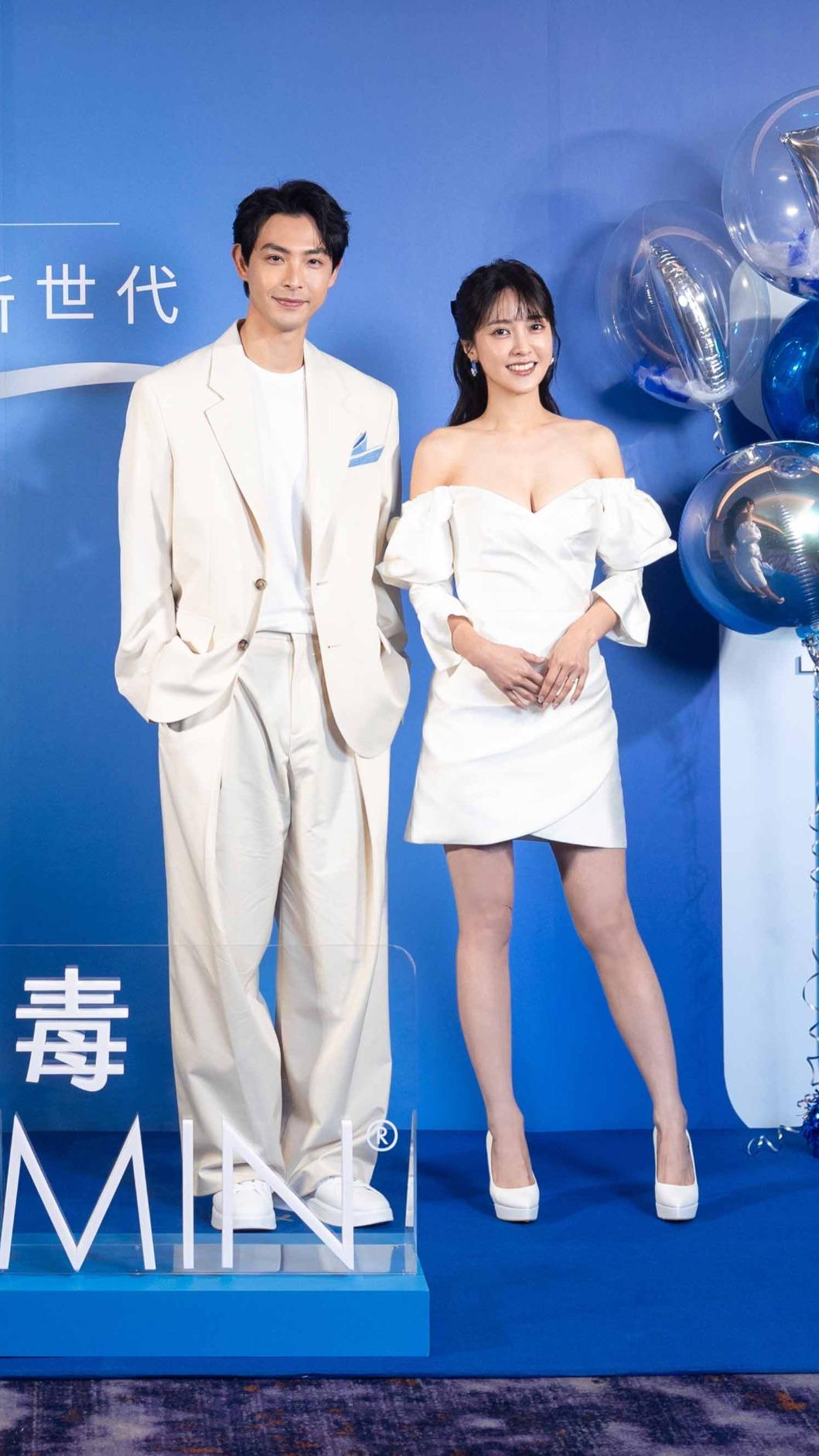 連晨翔(左)、大元分享醫美心得。(圖/莫氏醫學美容提供)