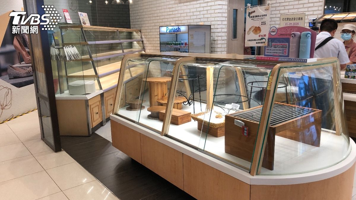 香港麵包店也被搶購一空。(圖/TVBS)