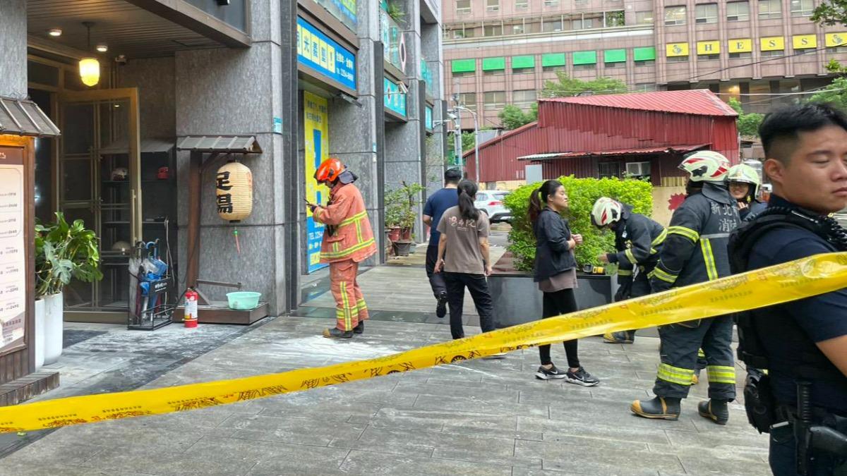 足體養生館遭人投擲汽油彈，警消到場處理時火勢已熄滅。（圖／民眾提供）