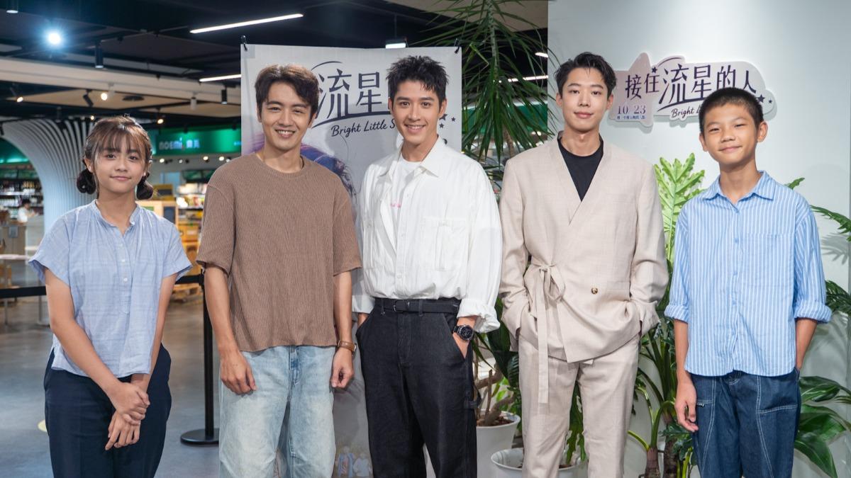 陳昭妃（左起）、吳政勳、吳岳擎、黃信赫、洪君昊主演《接住流星的人》。（圖／大愛提供）