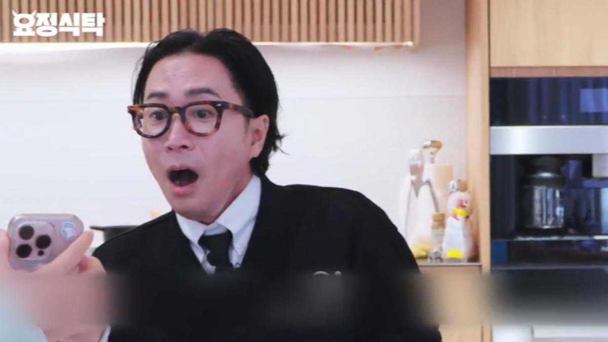鄭在炯看見孫藝珍兒子照片,忍不住露出驚訝表情直呼「很漂亮」。(圖/翻攝妖精在炯YT)