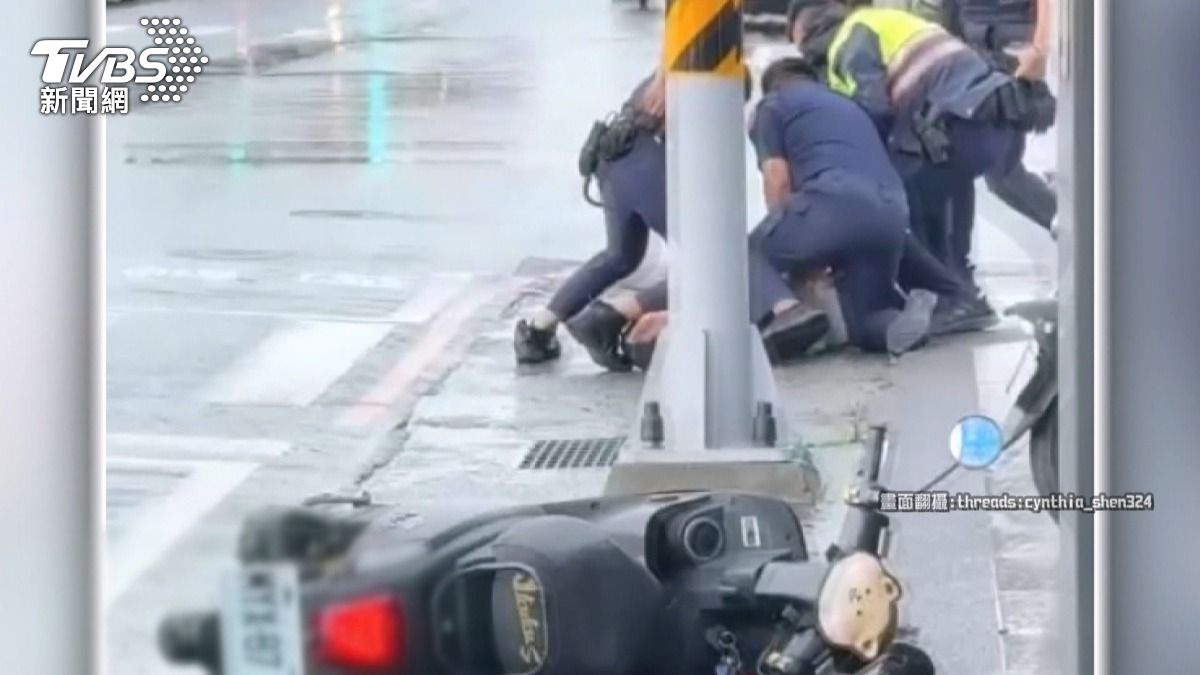  逆向狂飆撞3車後加速逃！警聽巨響衝出壓制　車內搜出「依托咪酯」。(翻攝Threads)
