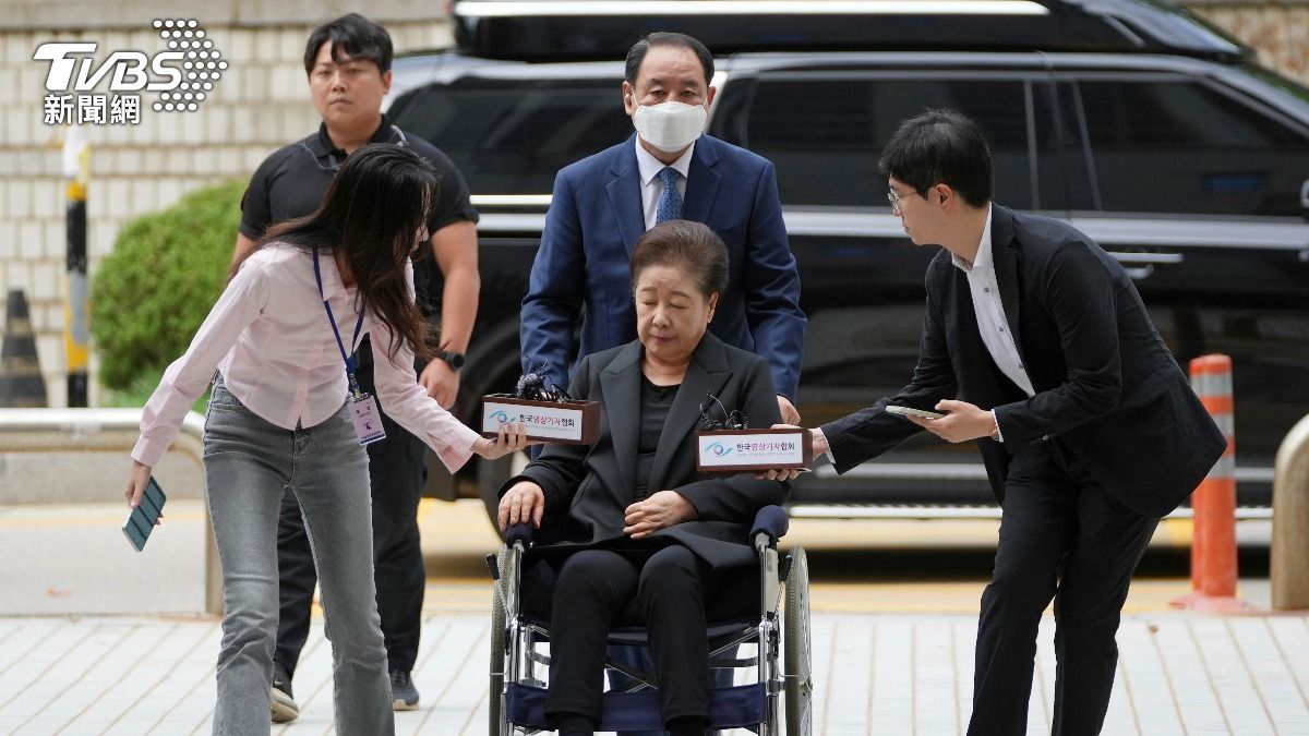 南韓統一教會長韓鶴子，涉嫌賄絡南韓前第一夫人金建希等，遭法院裁定羈押。（圖／達志影像美聯社）