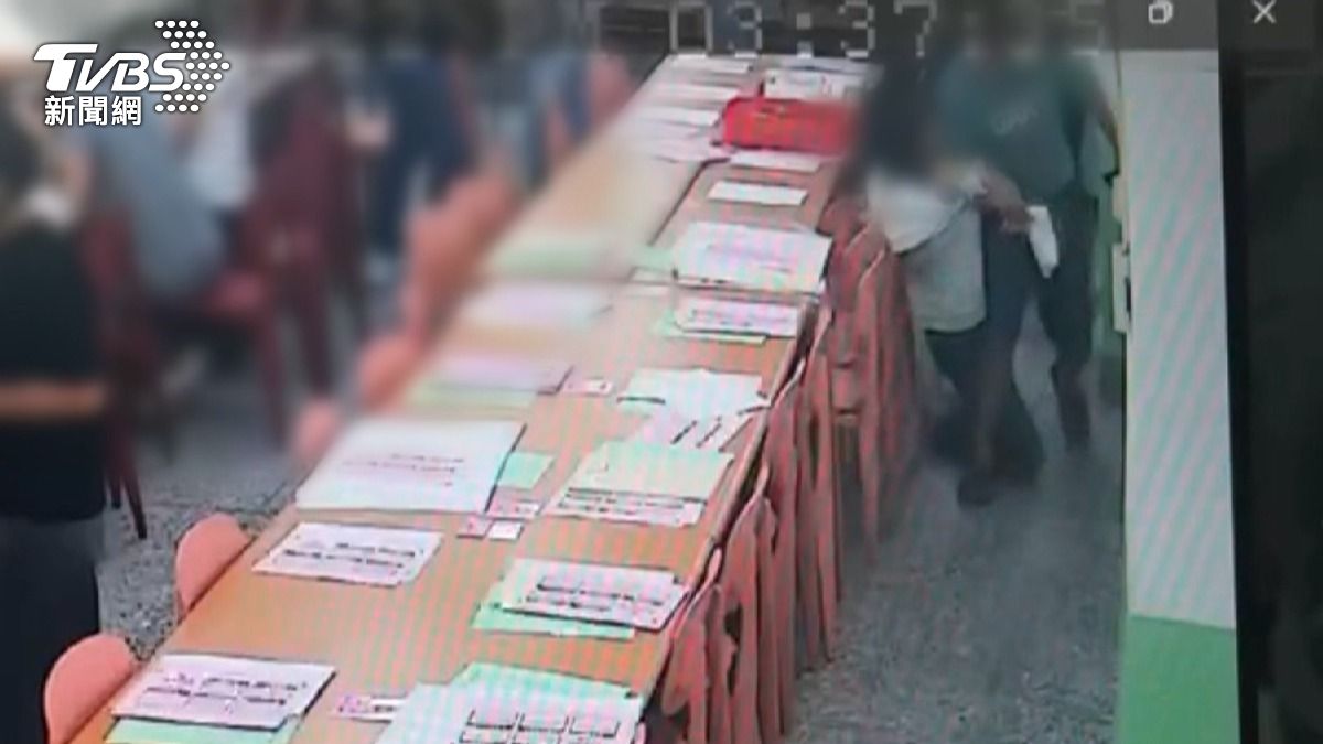 國小變修羅場!校長阻老師拍名單摔傷 老師喊冤背黑鍋。(圖/TVBS)