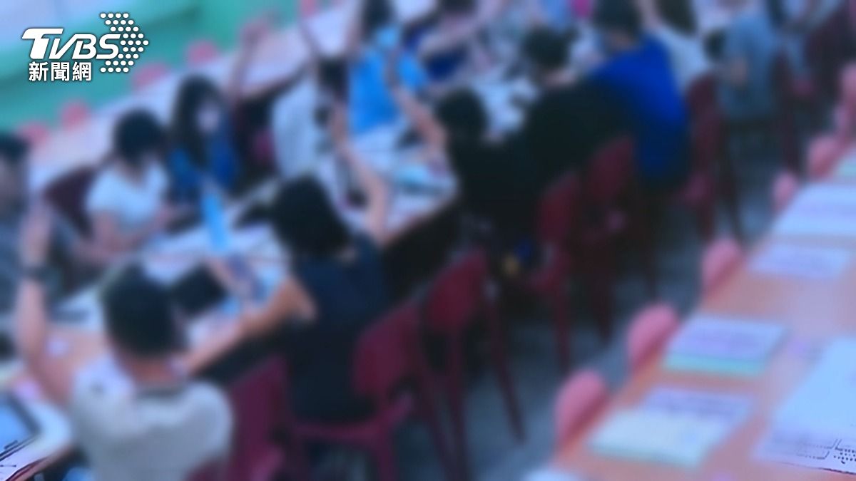 國小變修羅場!校長阻老師拍名單摔傷 老師喊冤背黑鍋。(圖/TVBS)