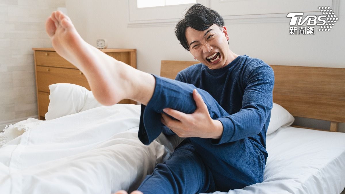 半夜常腿抽筋痛醒?營養師點出「6大原因」:改善不只要補鈣