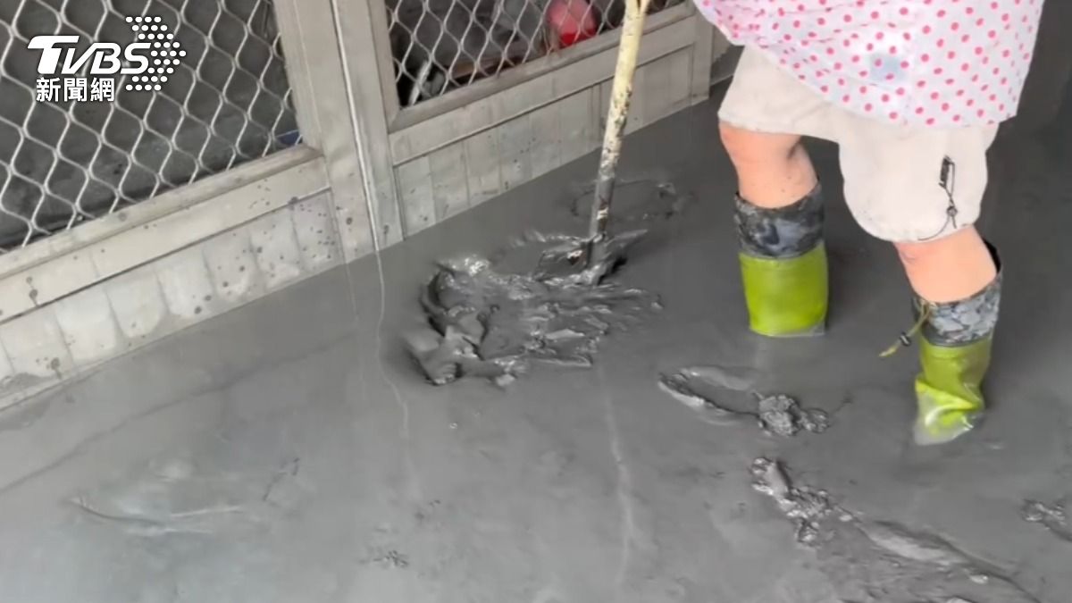 洪災過後…花蓮光復鄉「淤泥卡小腿」 一家困三樓、長者需慢性藥