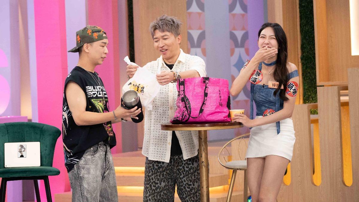 啦啦隊女神包包搜出「派翠克私照」!挖鼻孔全被拍 甜美形象大崩壞