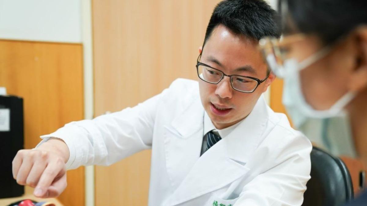 楊凱文醫師提醒,曾接受過心導管手術患者不可自行停藥。(圖/慈濟醫院提供)