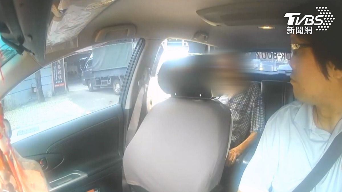 小黃司機接到超商叫車服務,一路奔波經過7個地點,卻無法收到車資。(圖/TVBS)
