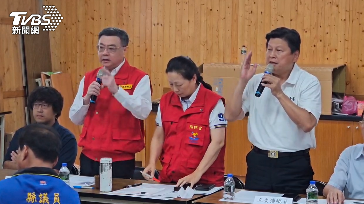 卓榮泰（左）、傅崐萁（右）二度衝突。（圖／TVBS）