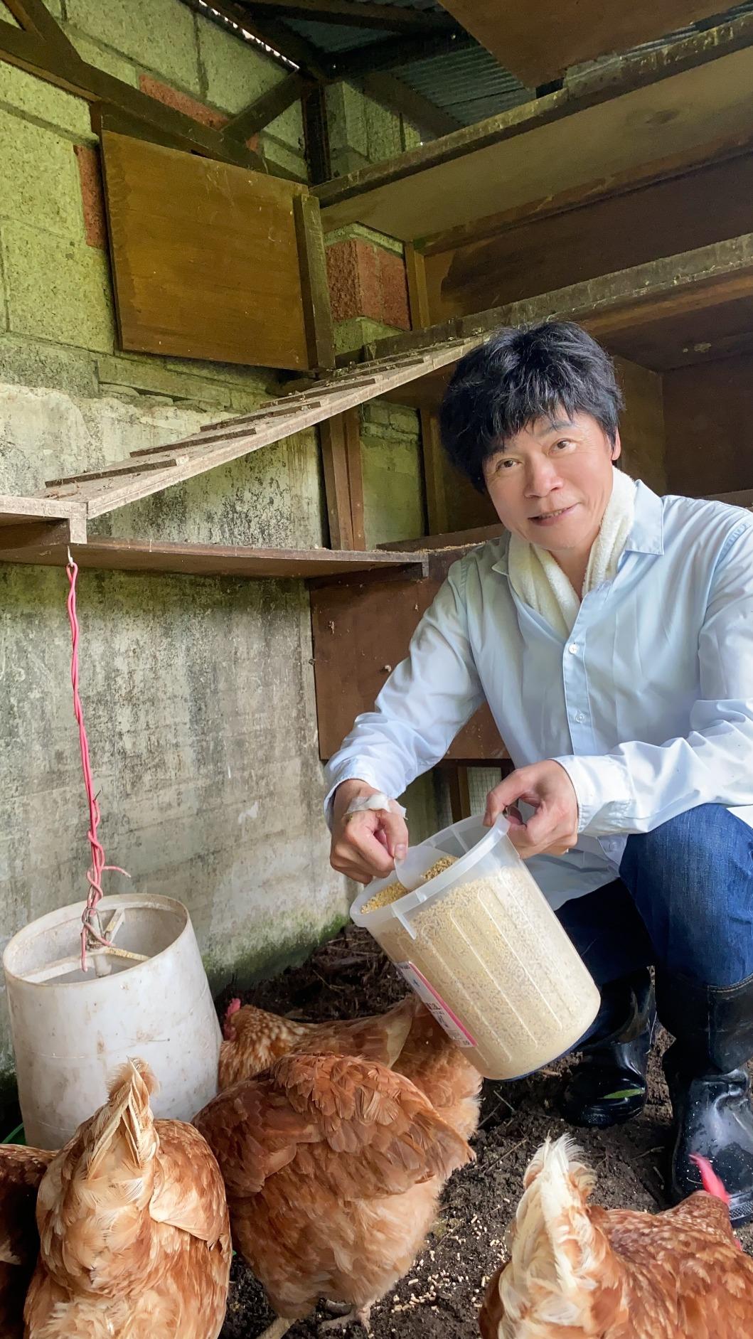 洪榮宏近年定居新竹，對於「開心農夫」的身分十分樂在其中。（圖／阿爾發音樂提供）