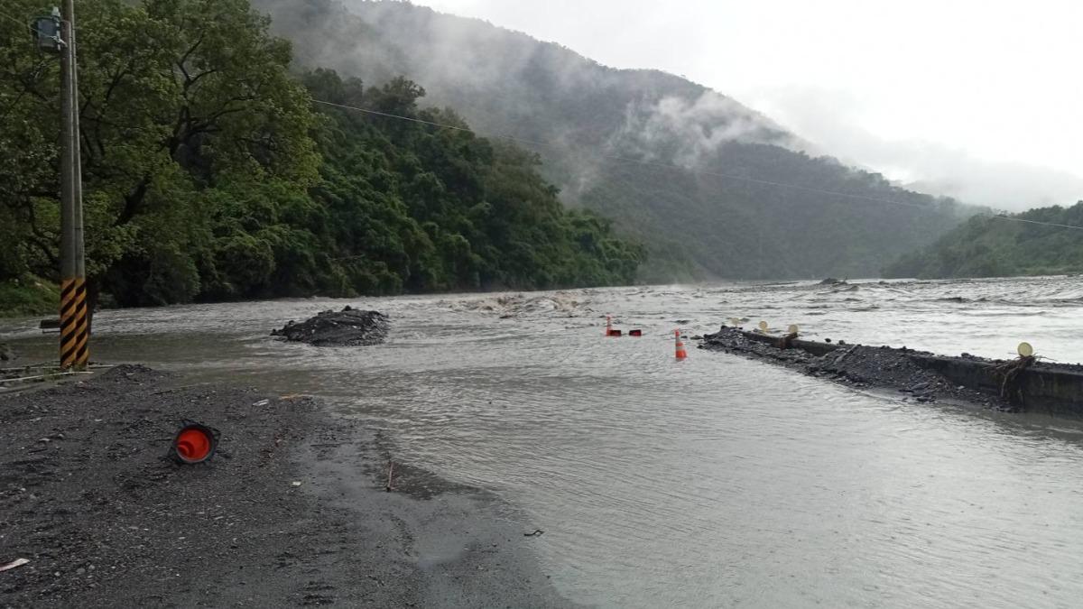 南橫公路勤和復興段遭淹沒900m。（圖／翻攝自公路局網站）