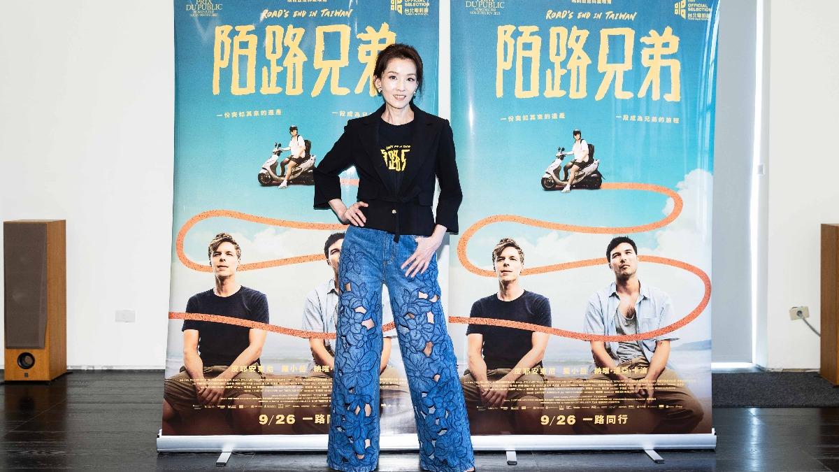葉全真保養得宜,身材與容貌依然十分亮麗。(圖/綺影發行提供)