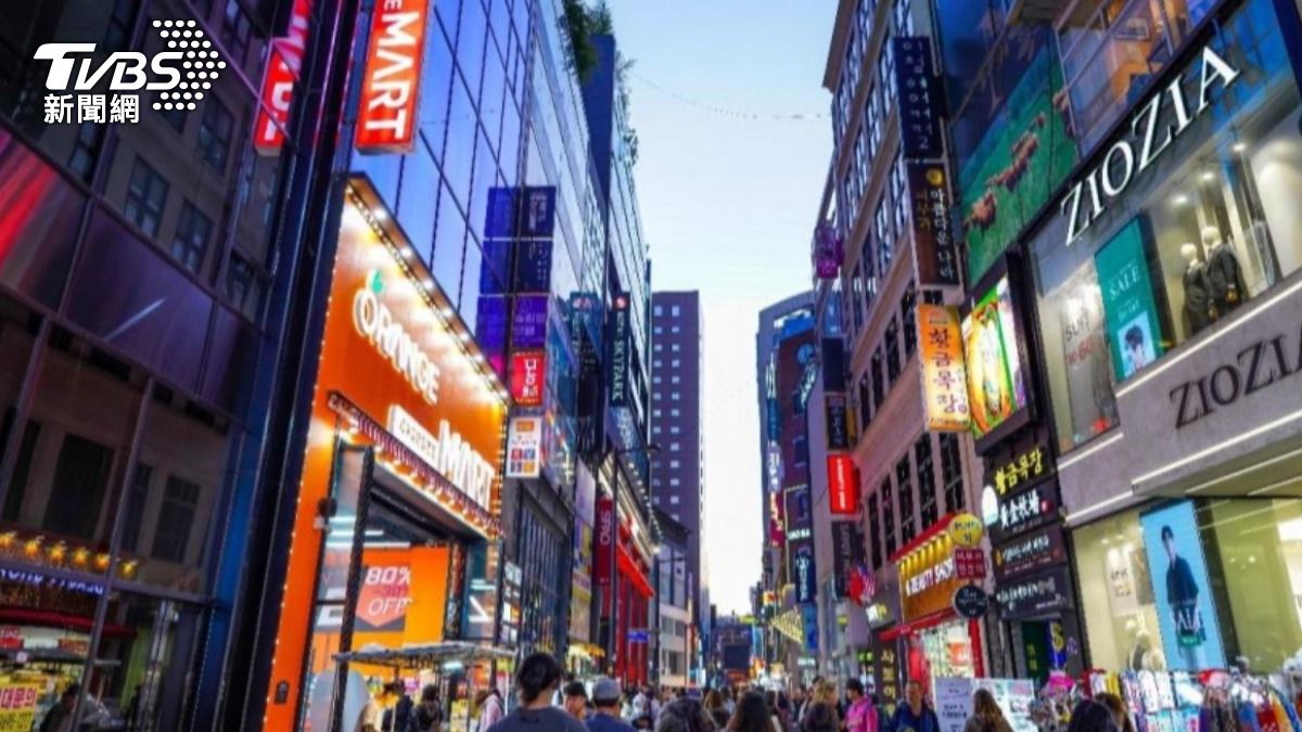 因為網紅帶動流行,南韓Z世代改買二手包,買新包的價格,可以買4個二手包,當作生活紓壓小確幸。(圖/示意圖,Shutterstock達志影像)