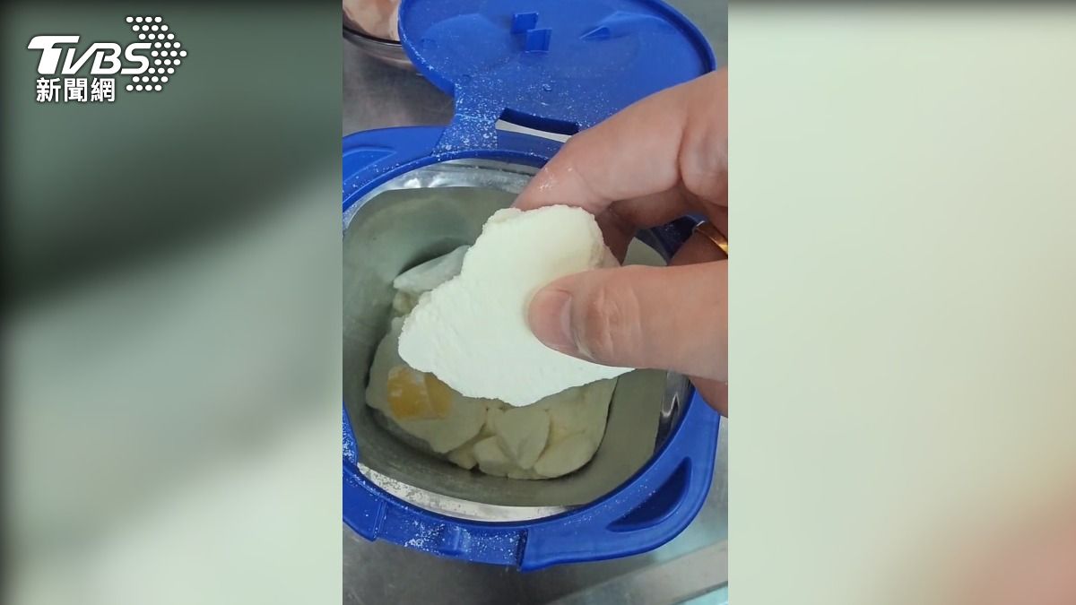 藥局人員建議，奶粉開封後一定要完全密封，並減少開罐次數，以確保奶粉的新鮮度。（圖／TVBS）