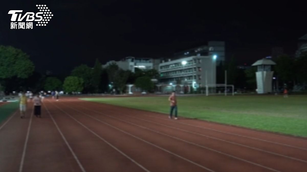 戶外夜跑需留意空氣品質。(圖/TVBS)