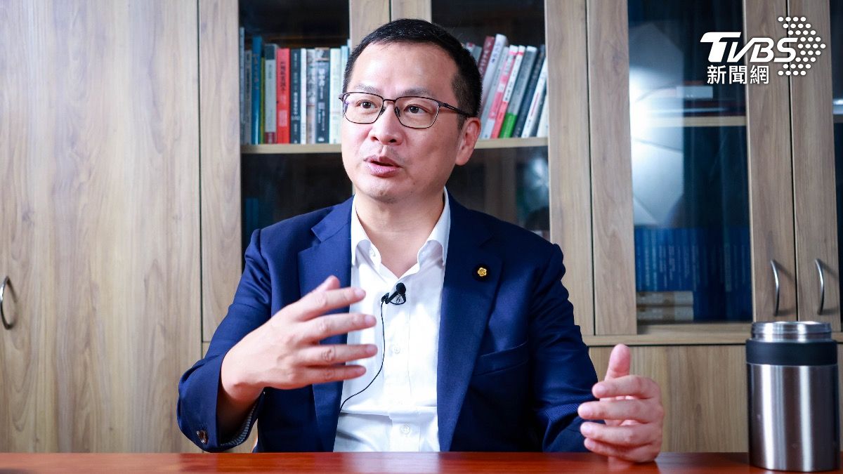 國民黨主席參選人羅智強認為,黨魁選舉已進入「三強鼎立」態勢。(圖/華子琛攝)