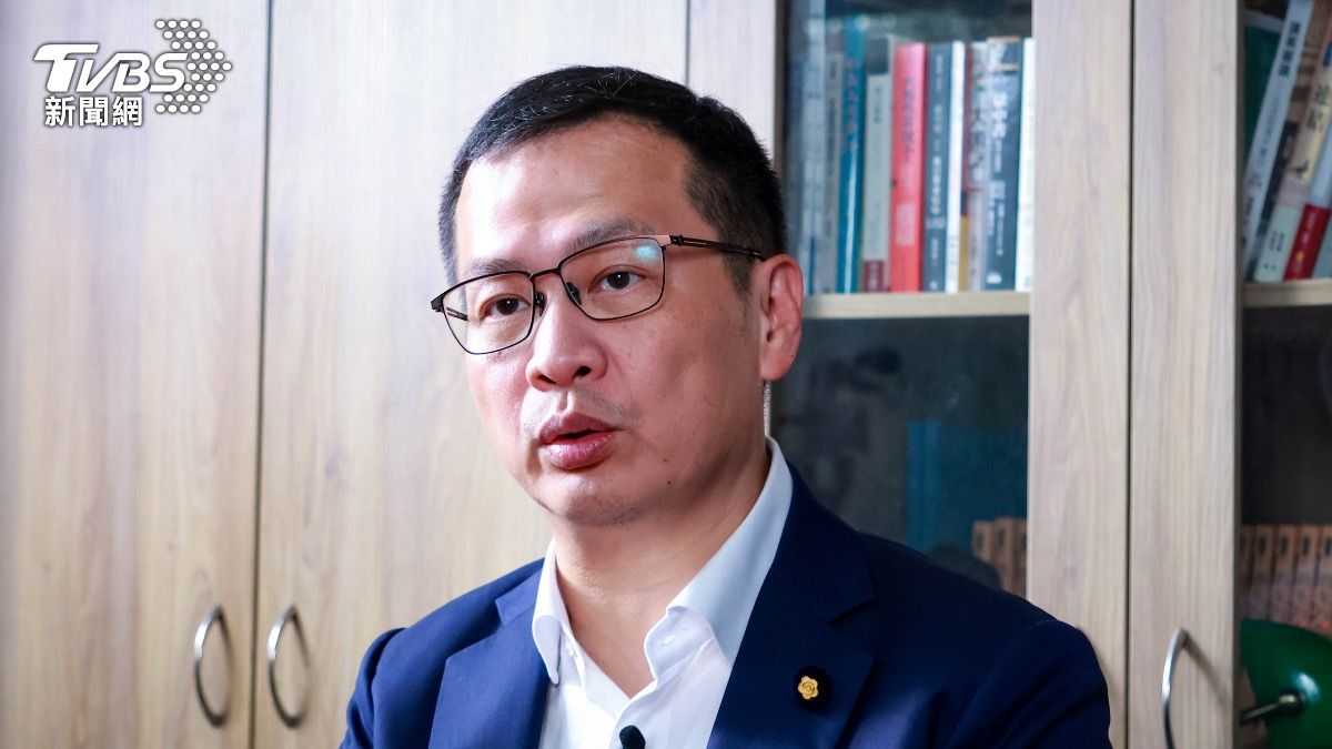 國民黨主席參選人羅智強說,他和民眾黨主席黃國昌每天都在立院並肩作戰,默契十足。(圖/華子琛攝)