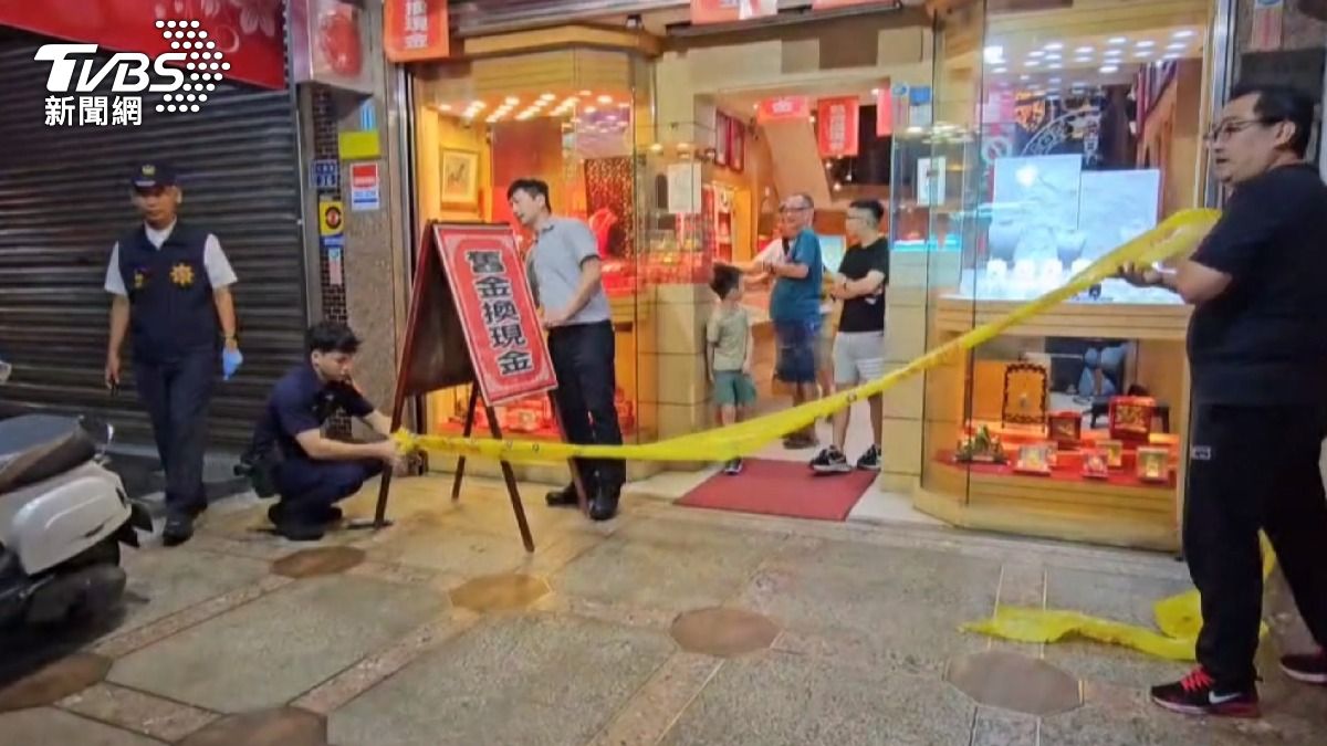 警方拉封鎖線調查。(圖/TVBS)