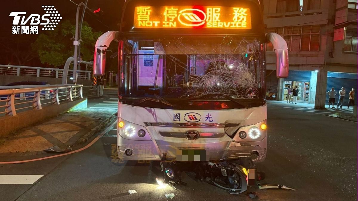 苗栗男大學生雙載夜赴撞球館　疑違規撞公車2人皆死亡