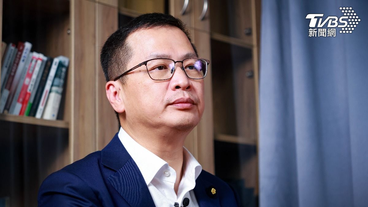 國民黨立委羅智強個人捐出50萬賑災。(圖/華子琛攝)