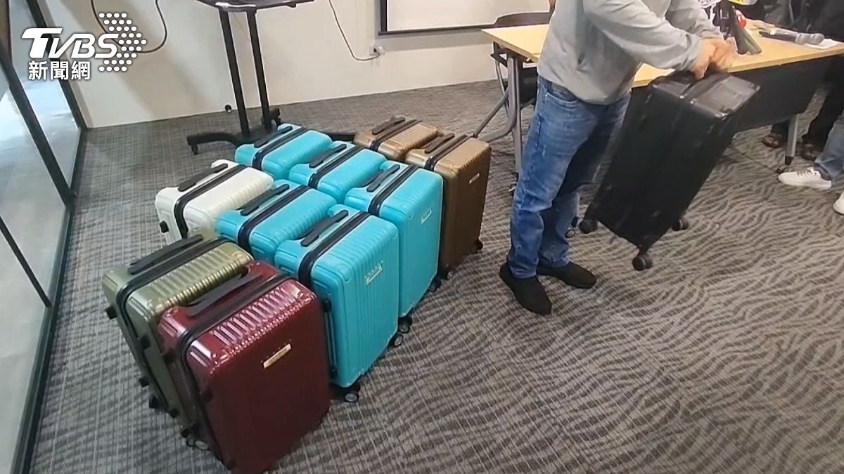 搬運1.5億現金近200公斤,帶著10個行李箱進銀行勢必引起騷動。(圖/TVBS)