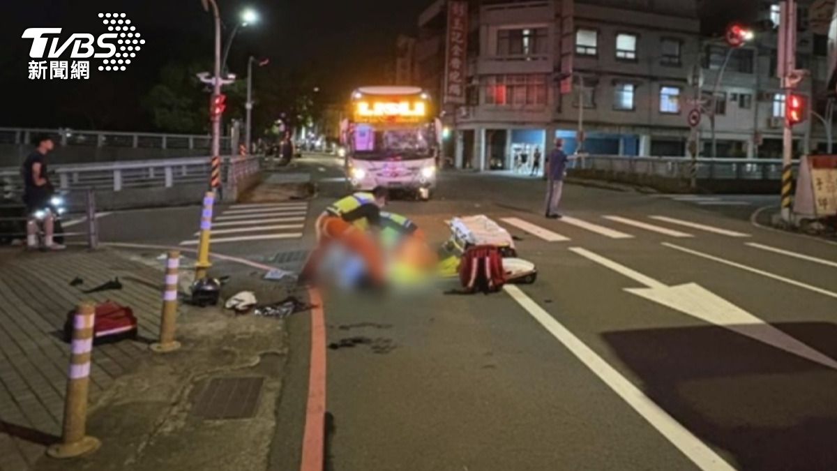 聯大2學生疑闖紅燈　慘遭撞飛身亡。(圖／TVBS)  