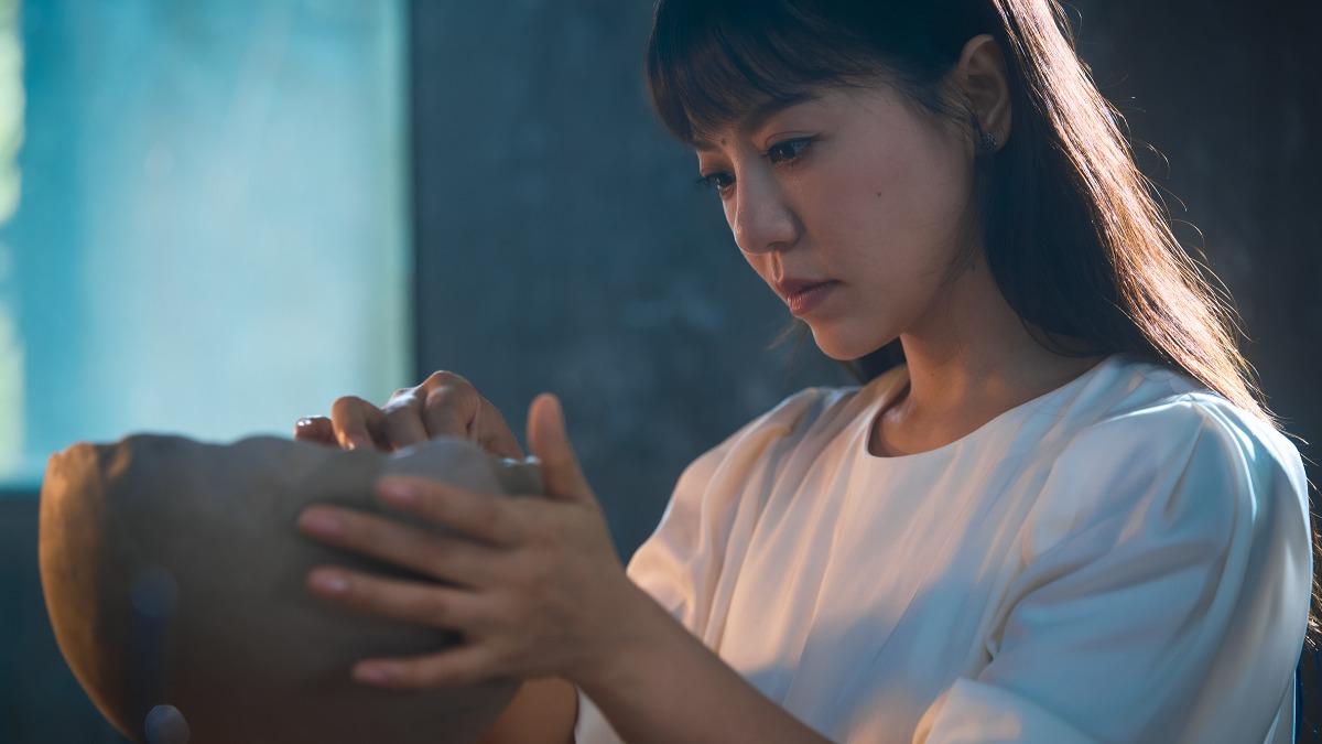 丁噹在家裡廁所練唱時還嚇到鄰居。(圖/相信音樂提供)