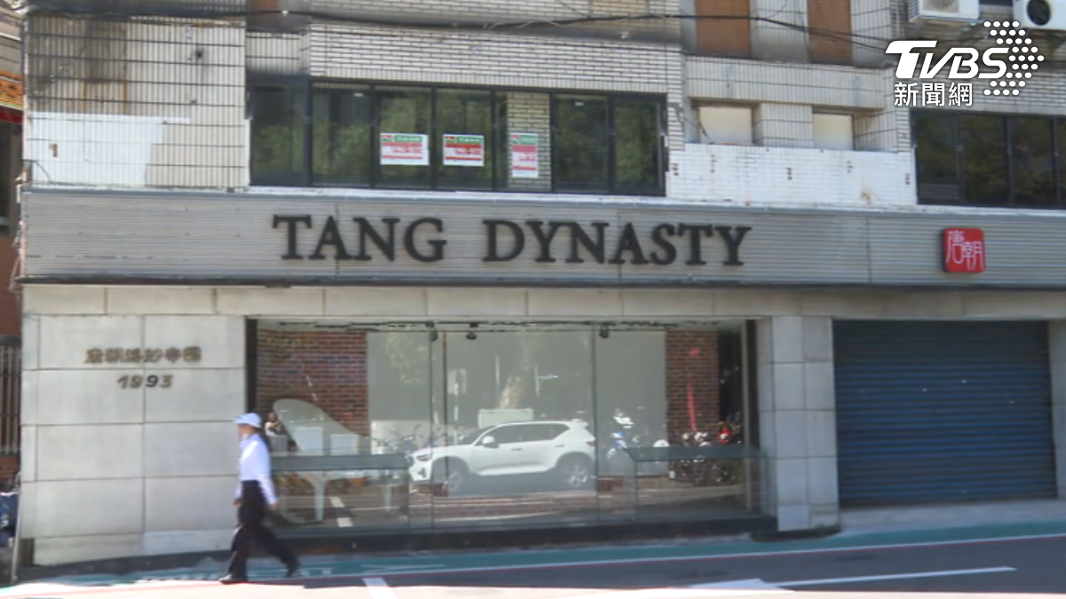板橋32年婚紗老店突然歇業。（圖／TVBS）
