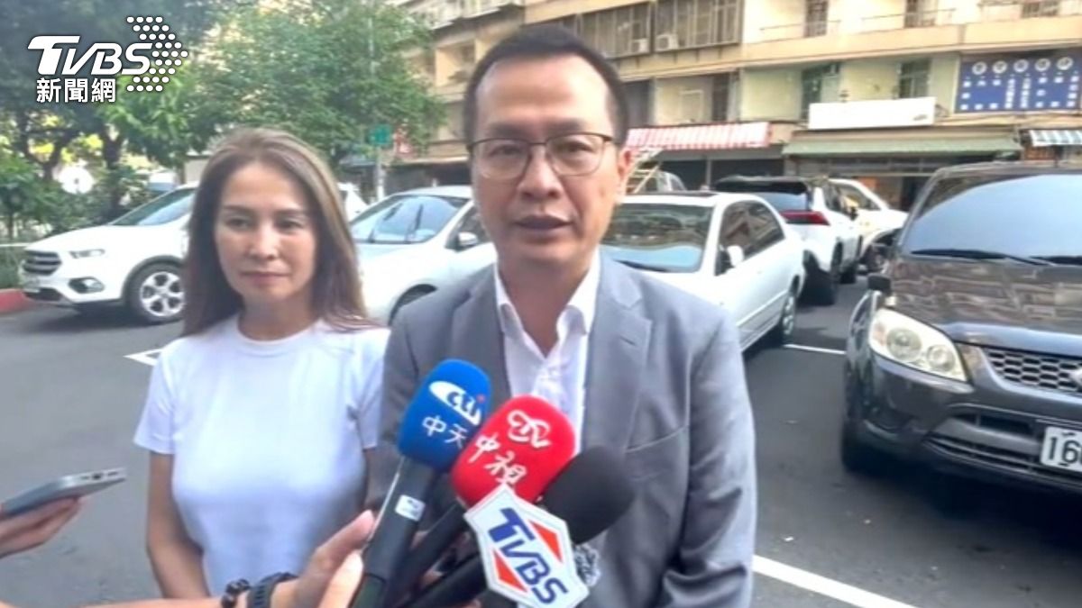 羅智強也表示，自己和柯文哲有長期私人關係，也和黃國昌天天並肩作戰。（圖／TVBS）