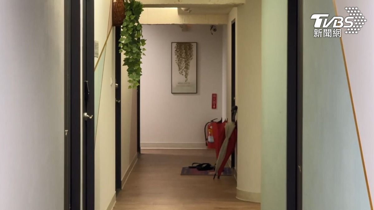大樓人員表示商業大樓裡面,做這樣的隔間,跟城中城是一樣的,這是一個未爆彈(圖/TVBS)