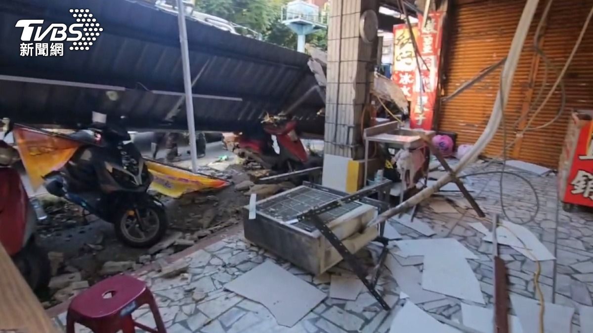 海砂屋釀禍！「建築待都更」 工務局：招牌違法。(圖／TVBS)