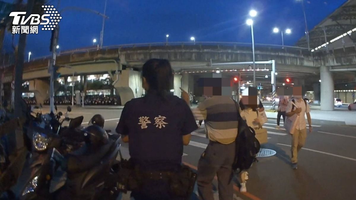 楊男憑記憶在烈日下苦尋，也並未求助任何人，結果在外一晃就超過3小時。（圖／TVBS）