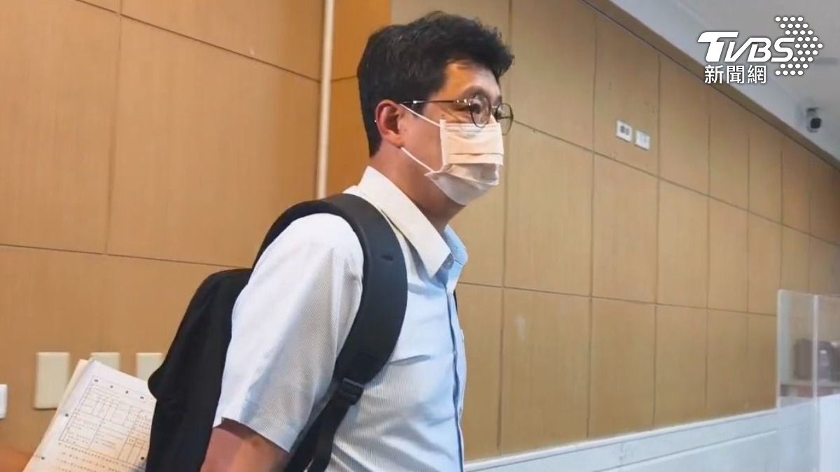 寶島眼鏡經理劉敏男以10萬元交保。(圖/TVBS)