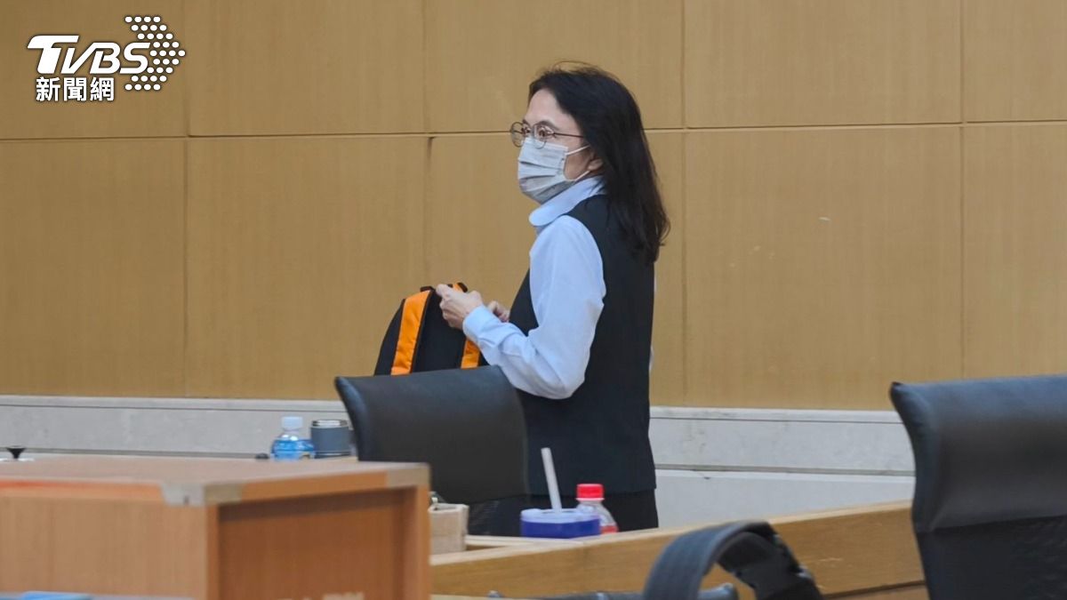 寶島眼鏡協理王曉萍以10萬元交保。(圖/陳冠宇攝)