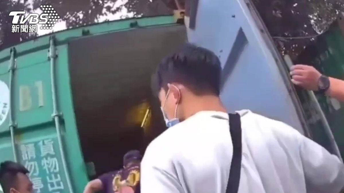 社子島藏毒窟!毒販租貨櫃屋稱存放煙火 2400包毒咖啡包遭查扣