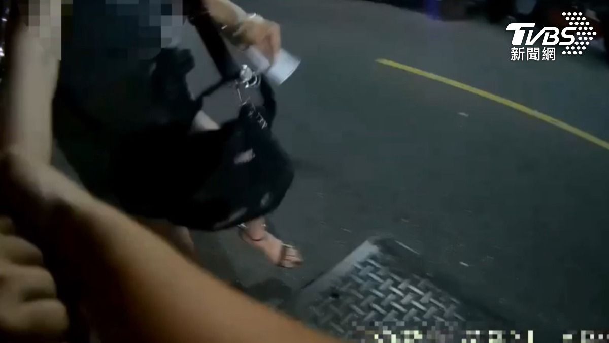 違規過馬路遭攔查!新北女毒蟲丟下友人秒落跑...仍雙雙被逮