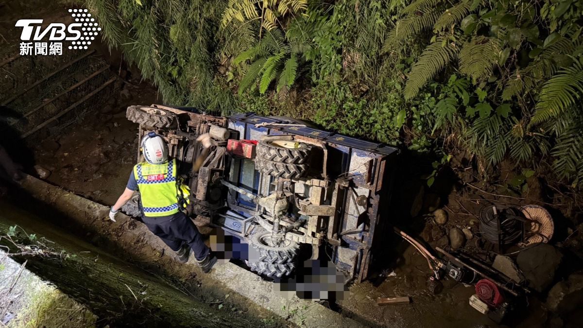 事故地為狹窄道路,大型救援車輛難以進入,因此增派小型車及人員前往。(圖/TVBS)