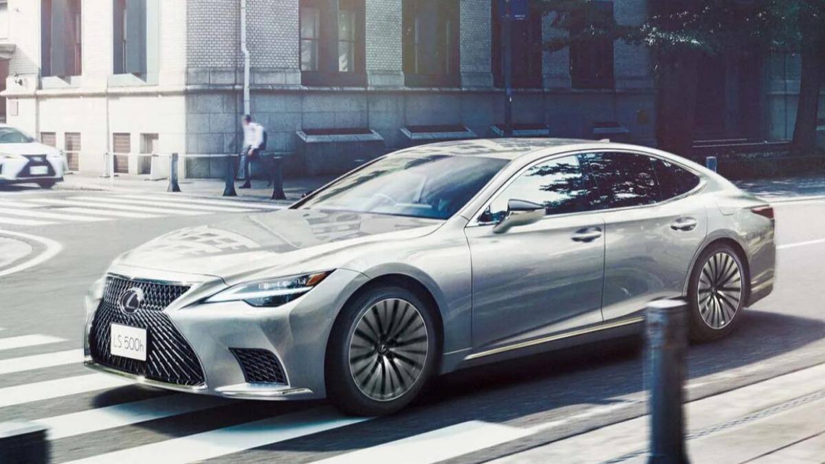 日本當地推出的新年式LS,售價較舊年式調漲15萬到17萬日圓。(圖/Lexus提供)