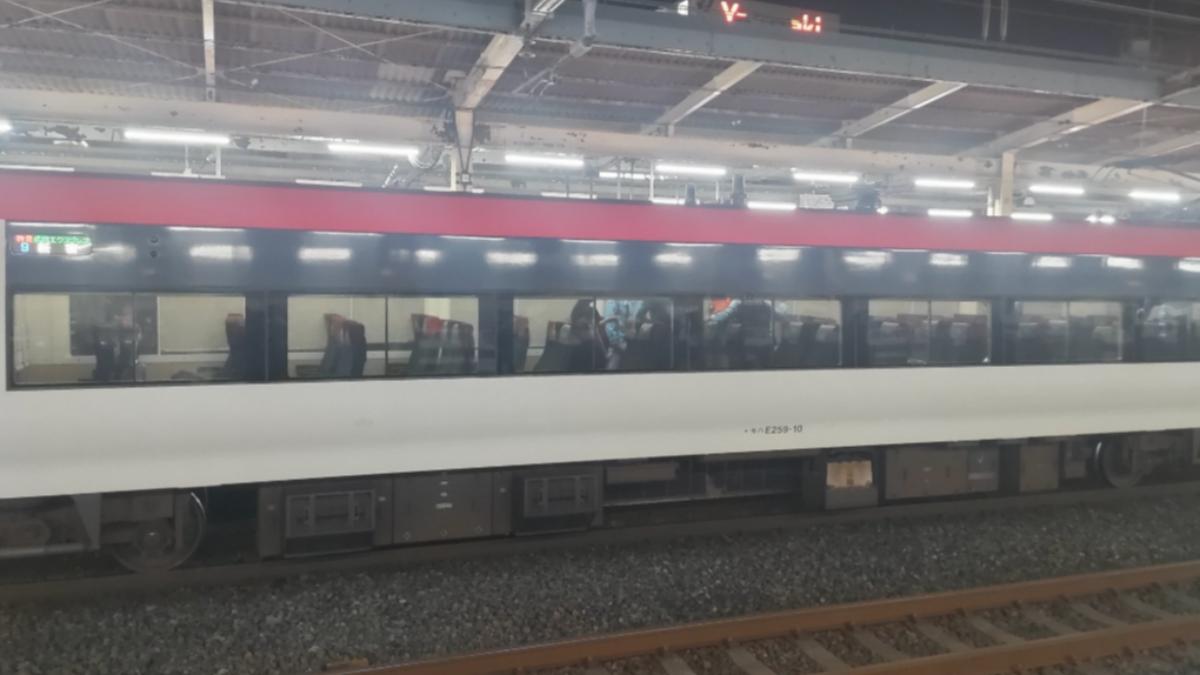 快訊/日本「成田特快」驚傳行動電源起火燃燒 現況曝光