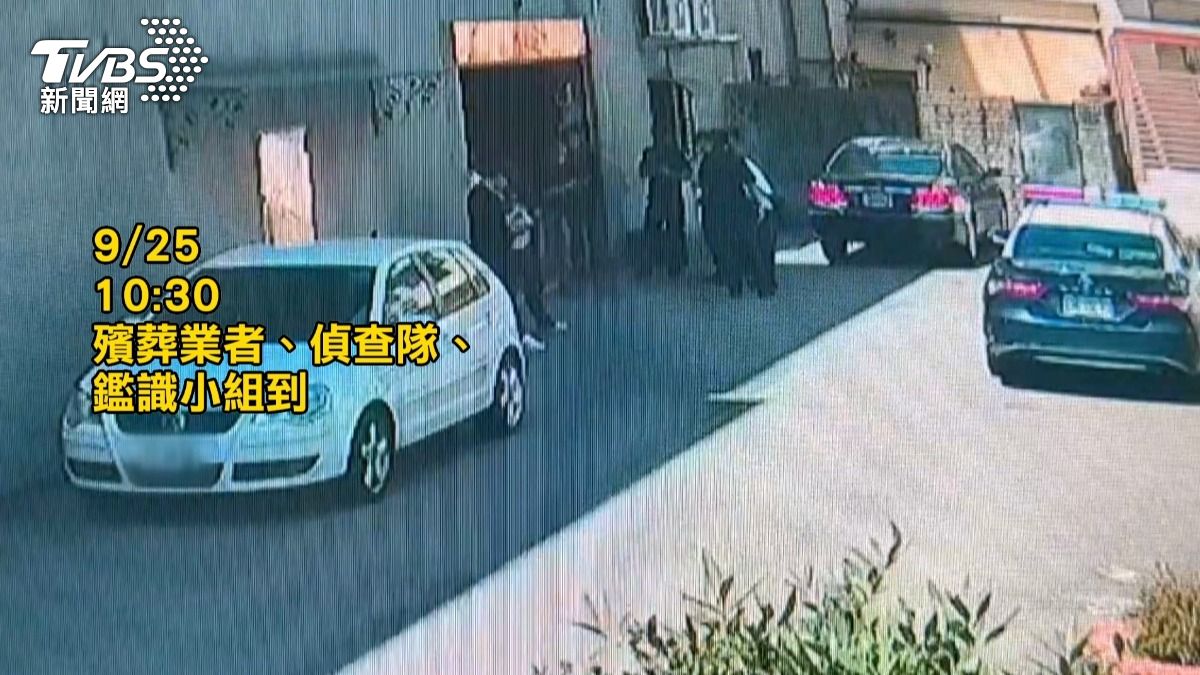 偵查隊和鑑識小組也陸續到場。(圖/TVBS)