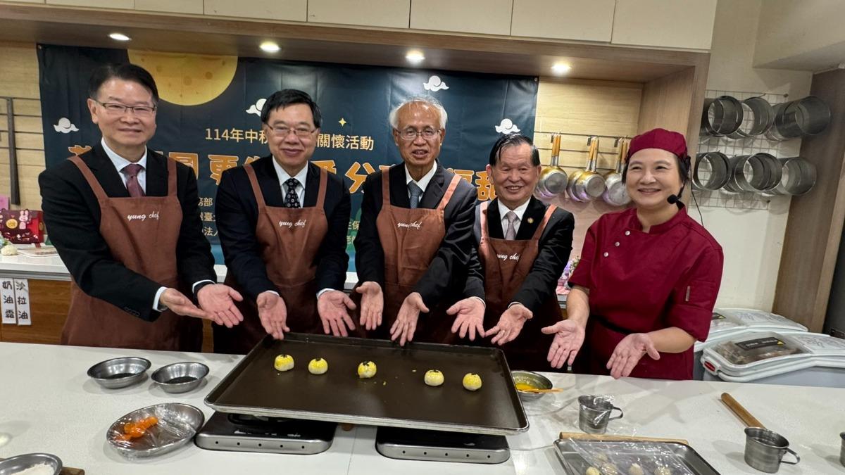 更保台北分會舉辦中秋節社區關懷活動。（圖／TVBS）