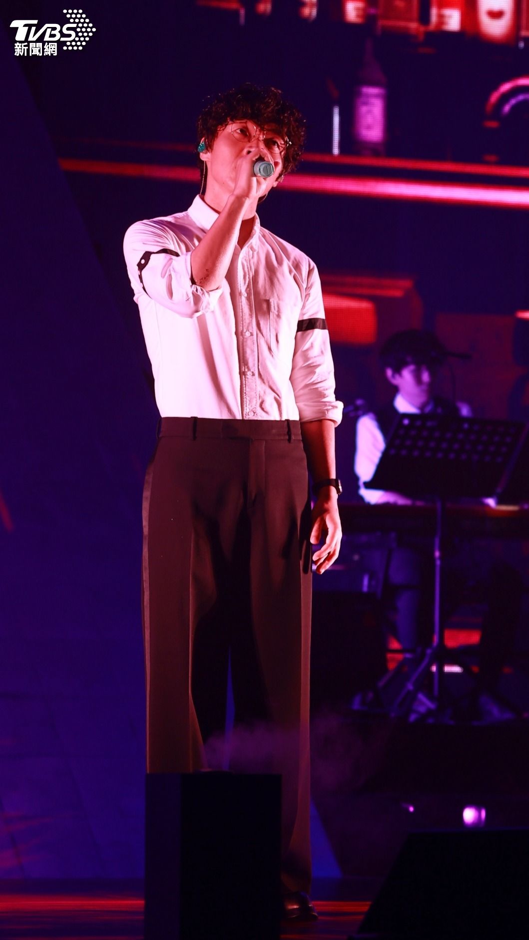 盧廣仲深情演唱〈一夜一夜一夜〉。（圖／黃城碩攝）