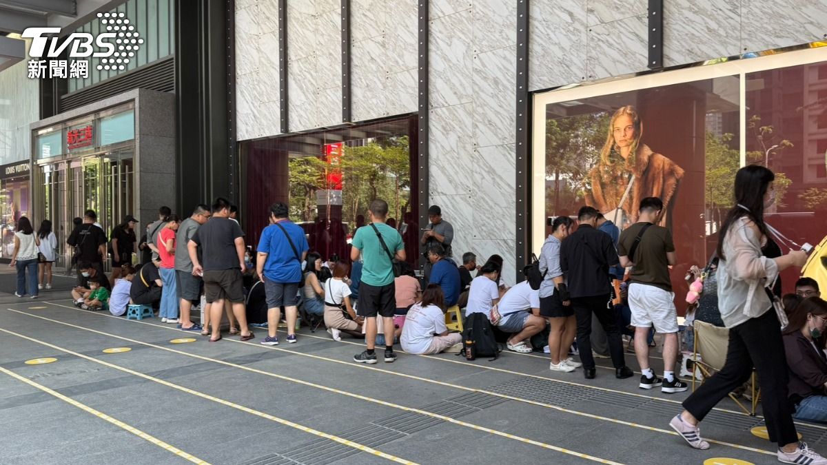 台中新光三越歷經七個月休館,今重新開幕。(圖/陳祁攝)