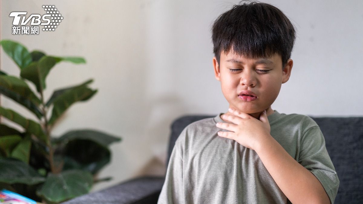 咽喉「腫成乒乓球大」!陸童吸管喝熱湯 送加護病房一度命危